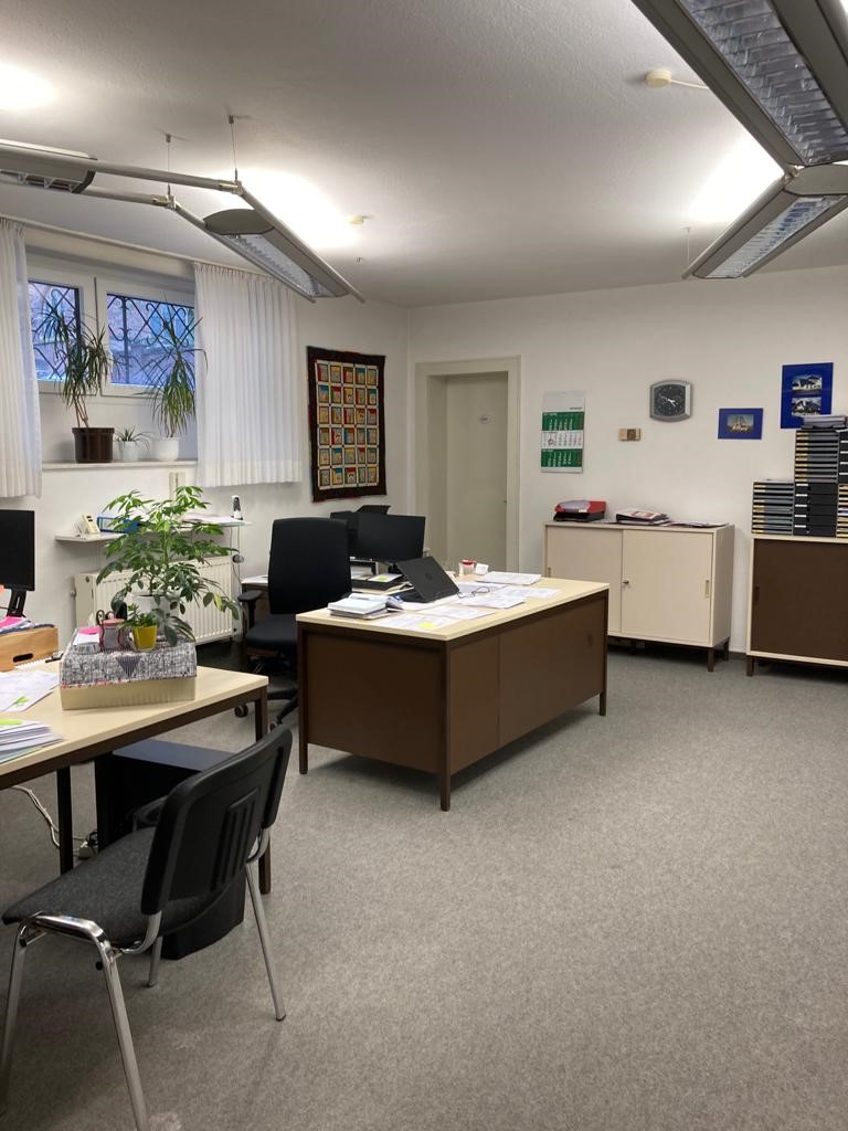 Büro 1.jpg