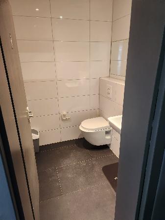 EG WC